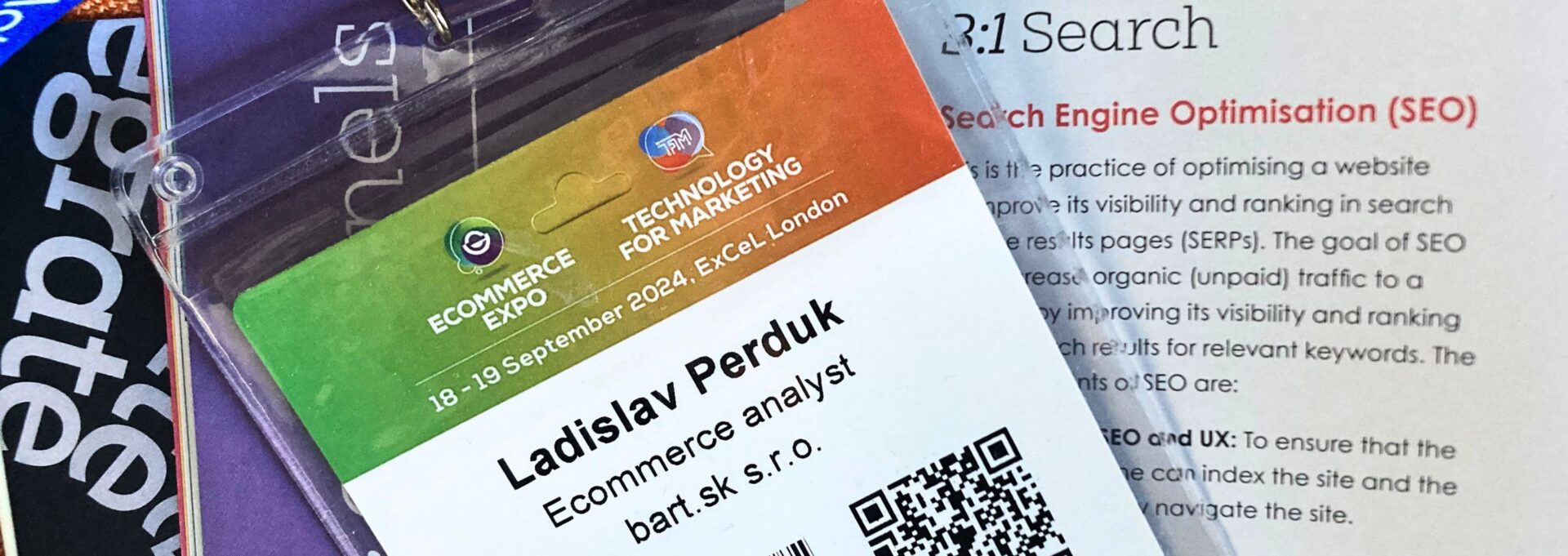 Ladislav Perduk na konferencii Ecommerce Expo, vizitka s QR kódom na tému SEO a budúcnosť vyhľadávania na webe